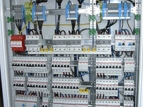 Photovoltaikanlage Firmengebäude Sonepar, Pößneck - Stromkasten